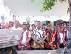 Memohon Keselamatan Dan Kekuatan, Bupati Ketapang Hadiri Ritual Adat Di Tugu Perdamaian