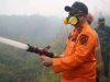 Maju Ke Garis Depan, Bupati Ketapang Turut Melakukan Proses Pemadaman Karhutla