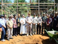 Sekda Alexander Wilyo Turut Hadir Pada Peletakkan Batu Pertama Pembangunan Gereja Stasi Mariangin