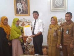 Wabup Farhan Tepati Janjinya Menghadiahkan Sebidang Tanah dan Bangun Rumah Untuk Ibu Wanodiah
