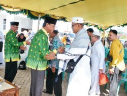 Kedatangan Jamaah Haji Asal Ketapang Disambut Wakil Bupati