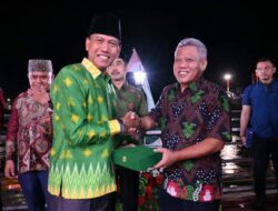 Memakai Batik Khas Ketapang, Farhan Hadiri Malam Ta’aruf dan Karnaval Keriang Bandong di Sanggau