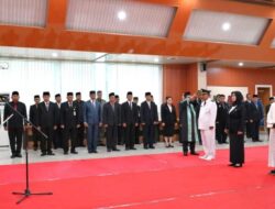 Sejumlah pejabat Pejabat Administrator Pemkab Ketapang di Lantik
