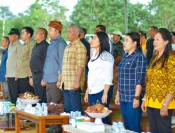 Rombongan Bupati dan Sekda lanjut ke Kecamatan Marau resmikan lapangan bola