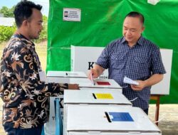 Pemilu 2024, Alexander Wilyo  mencoblos di TPS 031 Kelurahan Sukaharja