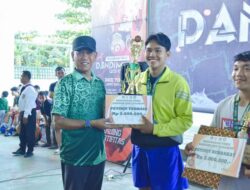 Wabup Serahkan Trophy Dan Piagam Penghargaan kepada Pemenang Kejuaraan Tinju Amatir Dandim Cup 2024
