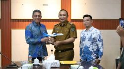 Pangkas Biaya Dan Waktu, Bupati Alexander Wilyo Realisasikan Rute Penebangan Langsung Ketapang – Jakarta