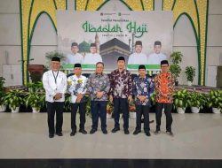 Sekda Ketapang Dampingi Keberangkatan Jamaah Haji Menuju Batam, Titip Pesan Jaga Kesehatan dan Kekompakan