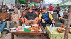 Di Sela Kunjungan Kerja, Bupati Ketapang Alexander Wilyo Hadiri Final Voli Putri di Desa Belaban